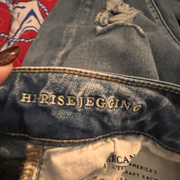 American Eagle distressed jegging jeans. 4 Short - Picture 3 of 5